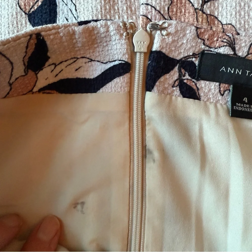 Ann Taylor Textured Floral Pencil Skirt - Picture 6 of 7